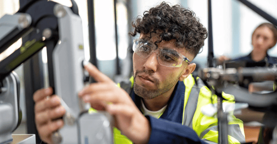 young-apprentice-building-services-engineering-training